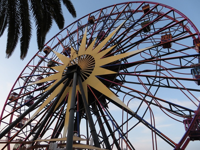 Mickey's Fun Wheel: Disney Adventure California Park
