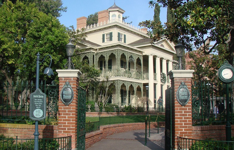 New Orleans Square: Haunted Mansion
