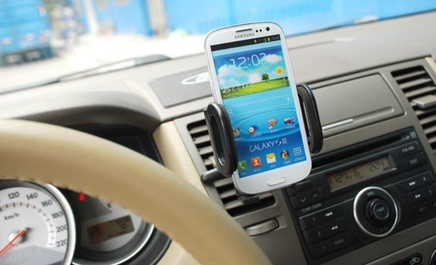 GPS de celular em um carro alugado em South Lake Tahoe