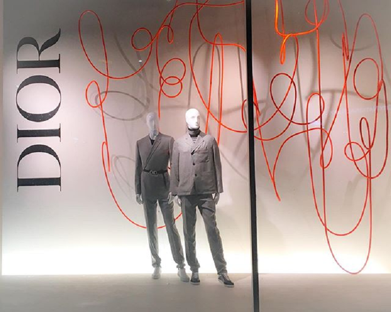 Marca Dior sendo vendida na Neiman Marcus Los Angeles