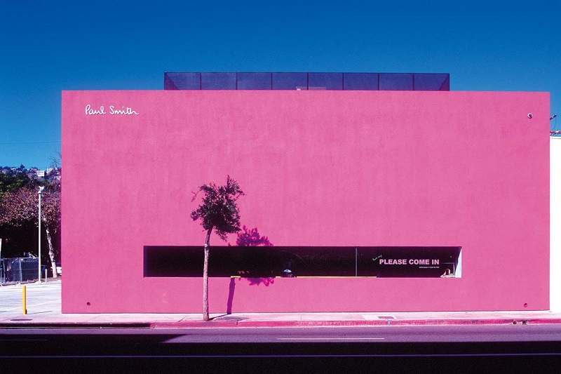 Parede rosa da loja Paul Smith em Los Angeles