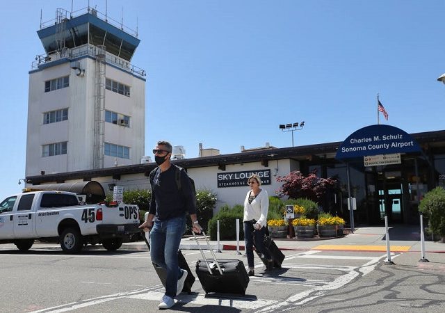 Transfer do aeroporto de Sonoma ao centro turístico