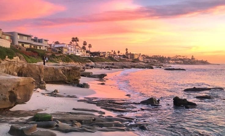 Pôr do sol em praia de San Diego