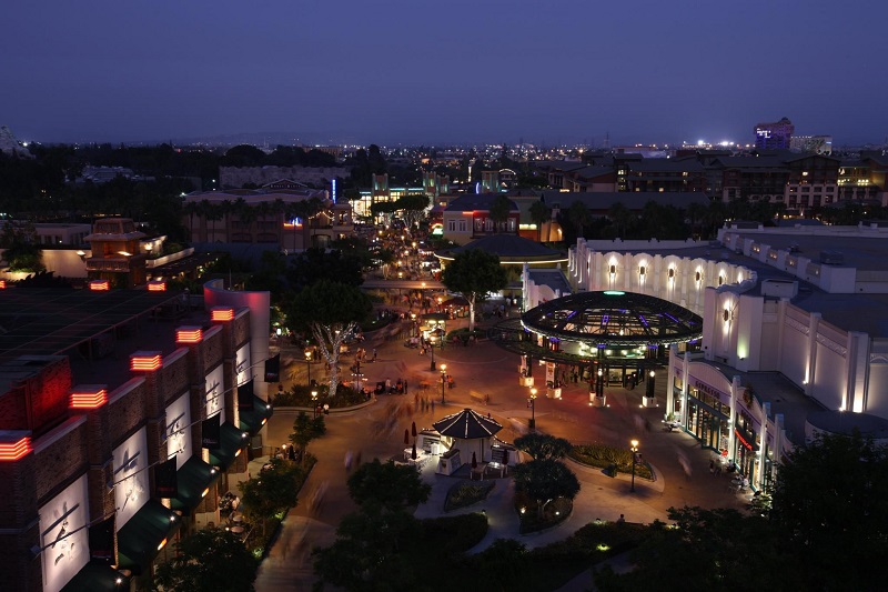 Downtown Disney em Anaheim de noite